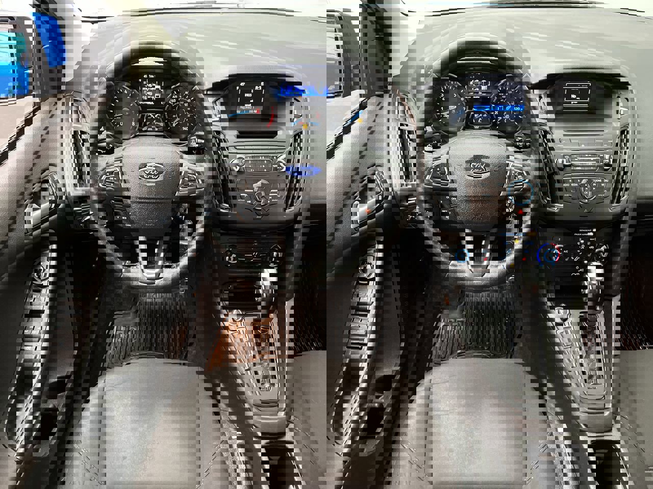 Used 2015 Ford Focus SE w/ SE Cold Weather Package image 11