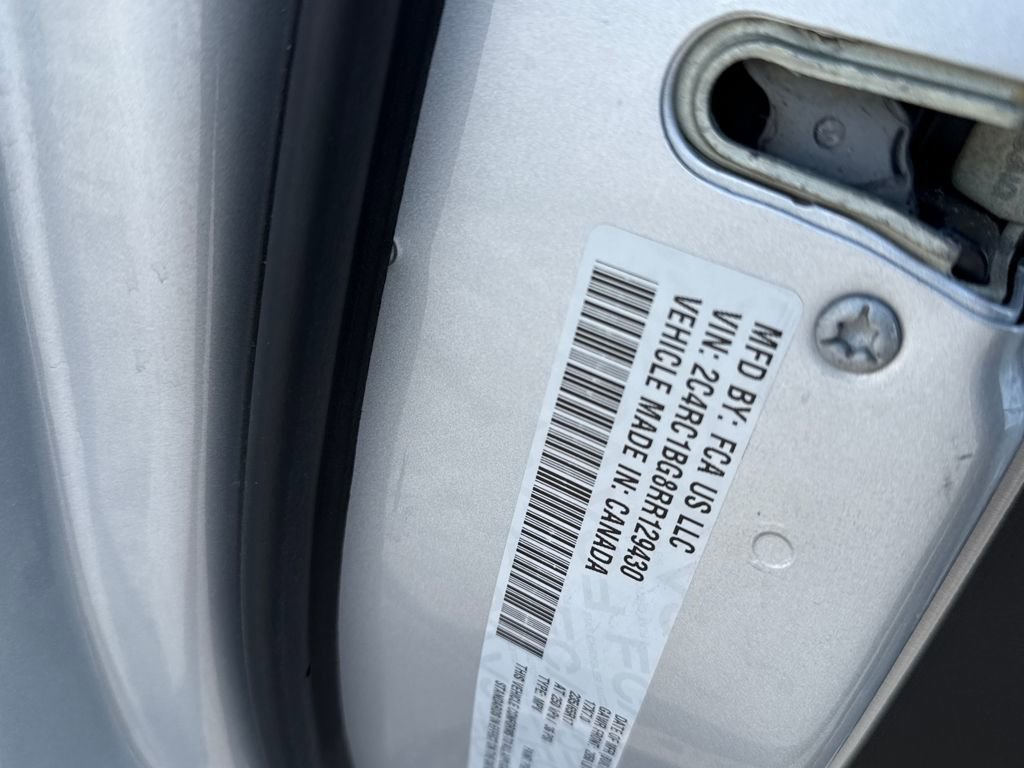 Used 2024 Chrysler Pacifica Touring-L image 17