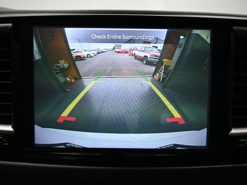 Used 2022 Chrysler Pacifica Touring-L image 18