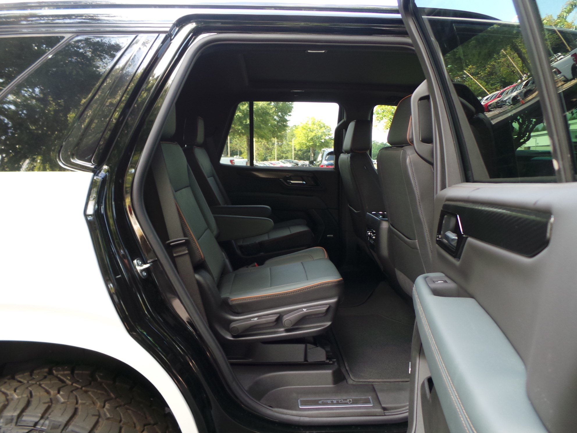 Used 2026 GMC Yukon AT4 AWD/4WD image 45