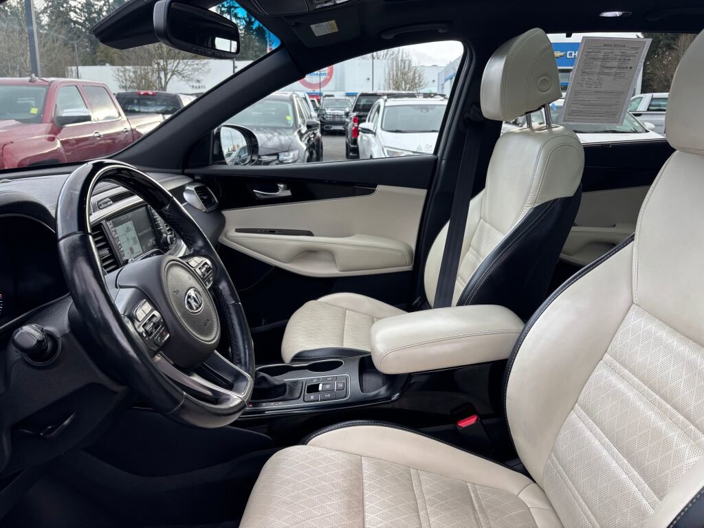 Used 2017 Kia Sorento SX image 16