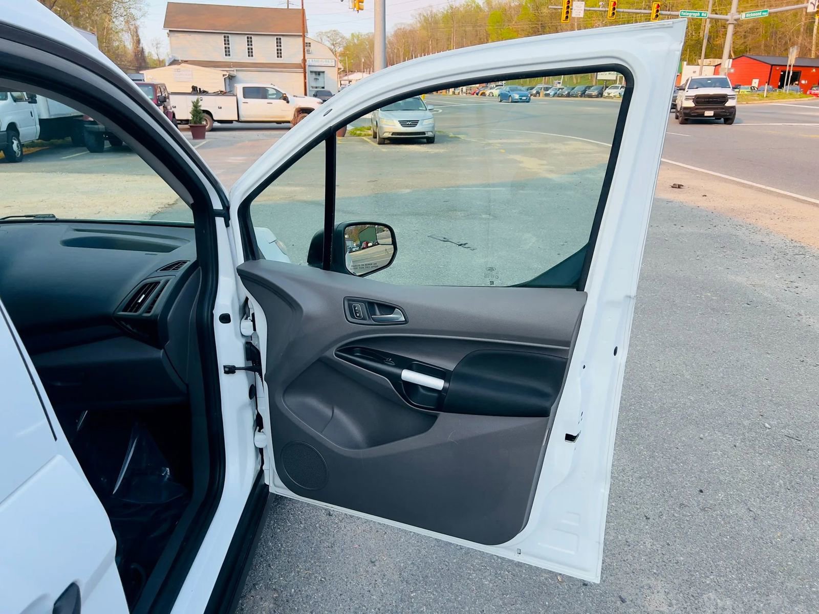 Used 2020 Ford Transit Connect XLT FWD image 9