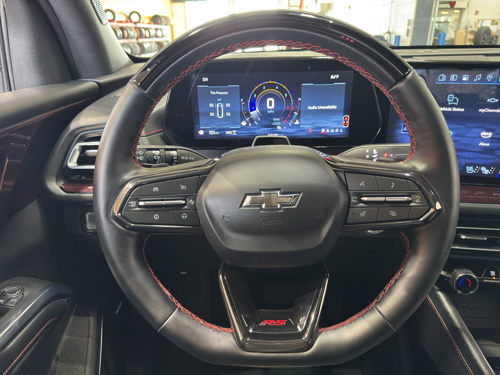 Used 2025 Chevrolet Traverse RS image 27