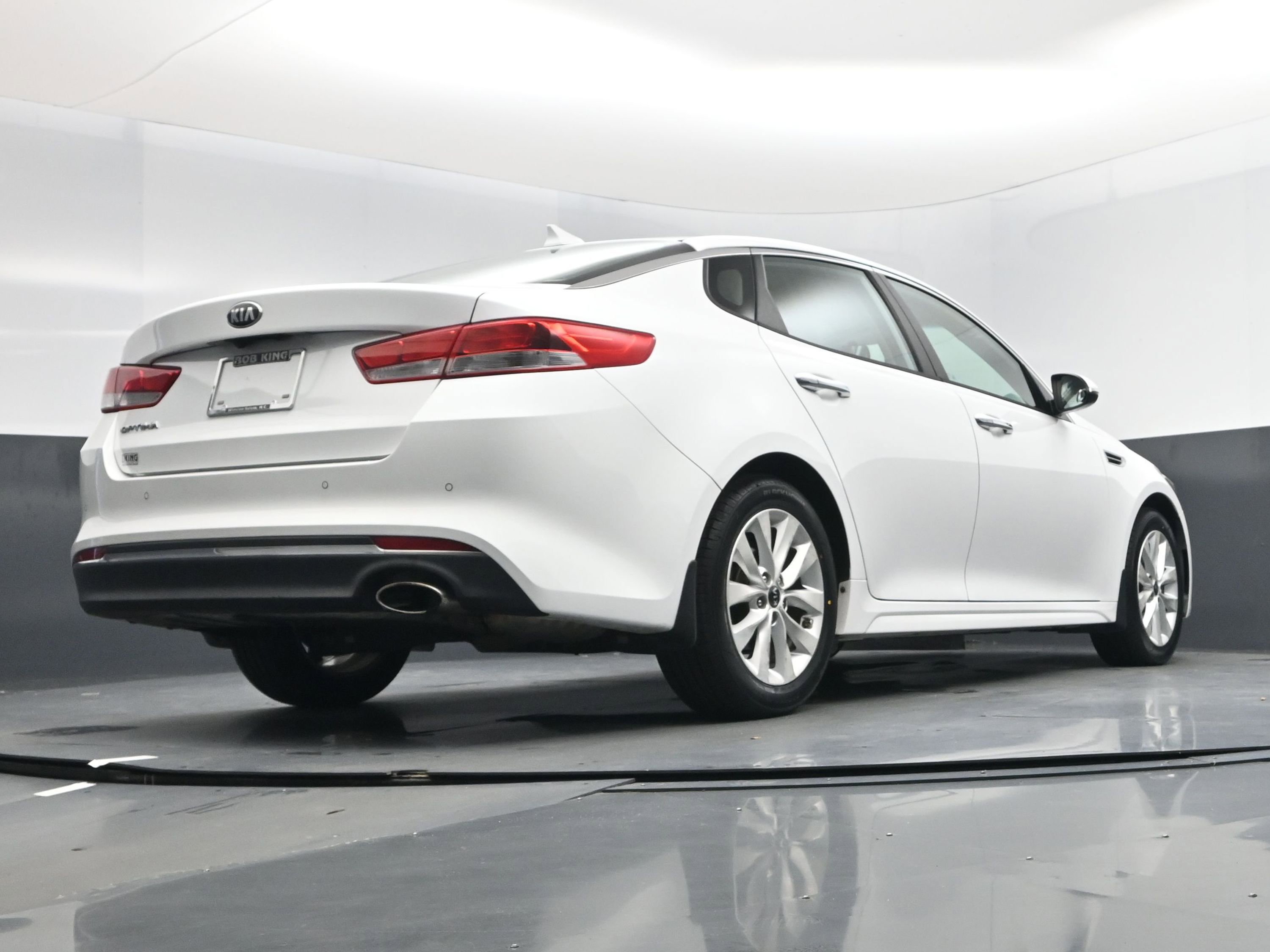 Used 2018 Kia Optima LX w/ 17" Alloy Wheels Package image 14