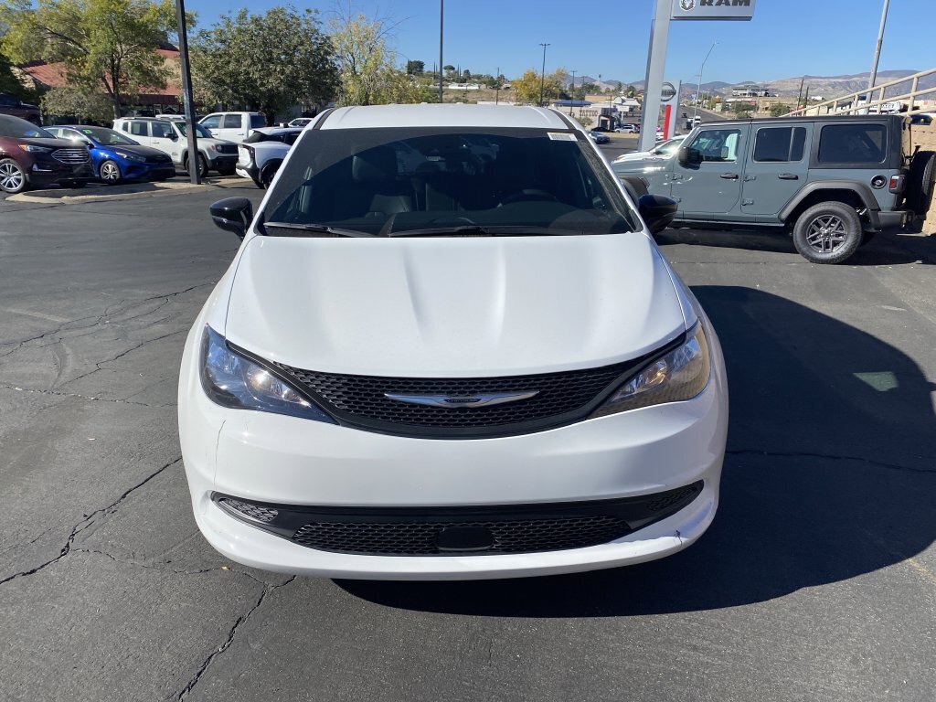 New 2026 Chrysler Voyager LX FWD image 5