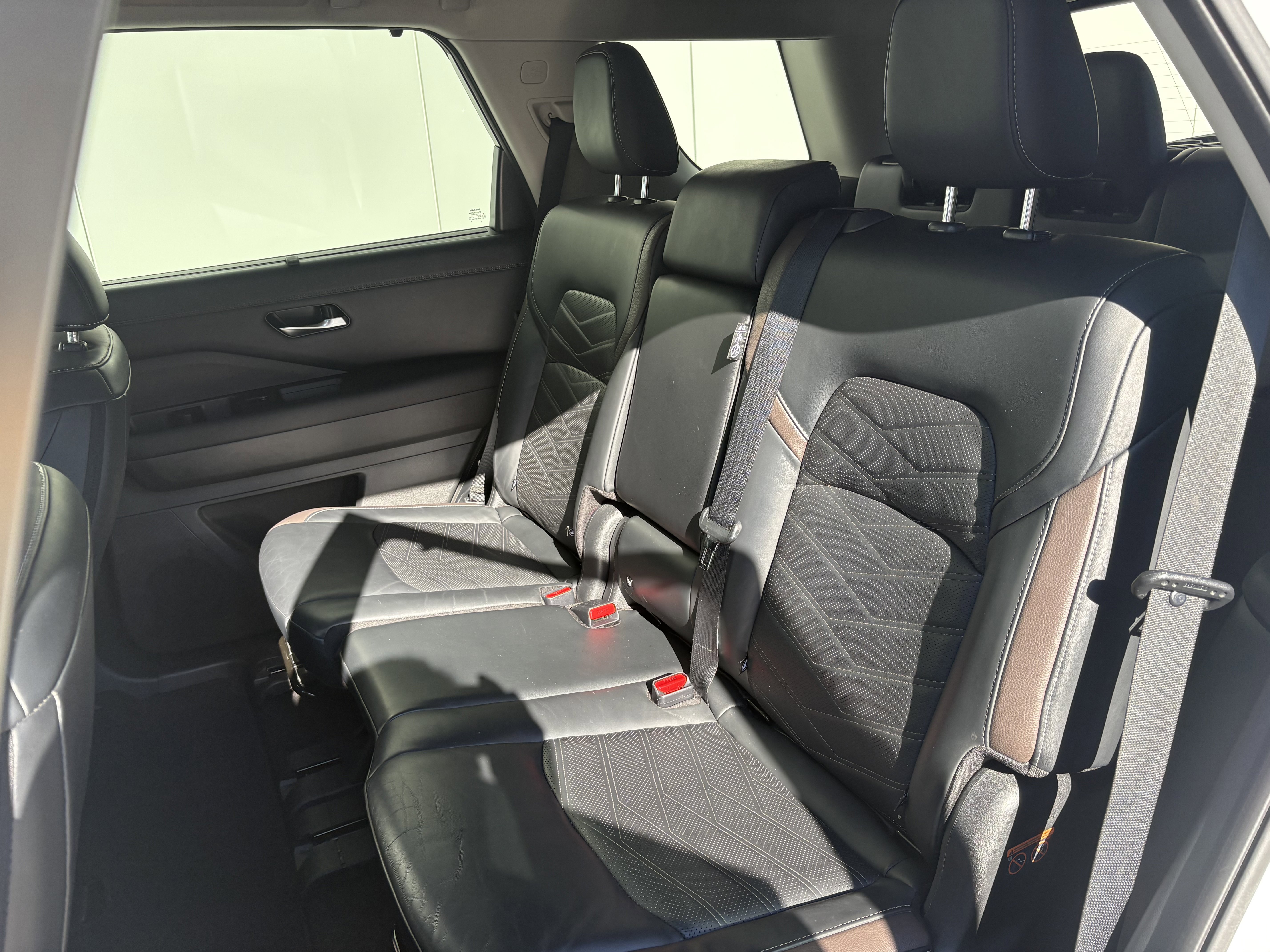 Used 2023 Nissan Pathfinder Platinum w/ Lighting Package (N93) AWD/4WD image 12