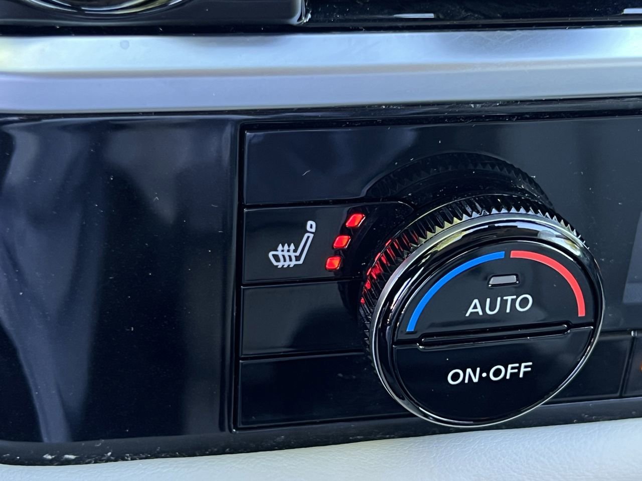 Certified 2025 Nissan Pathfinder SL image 18