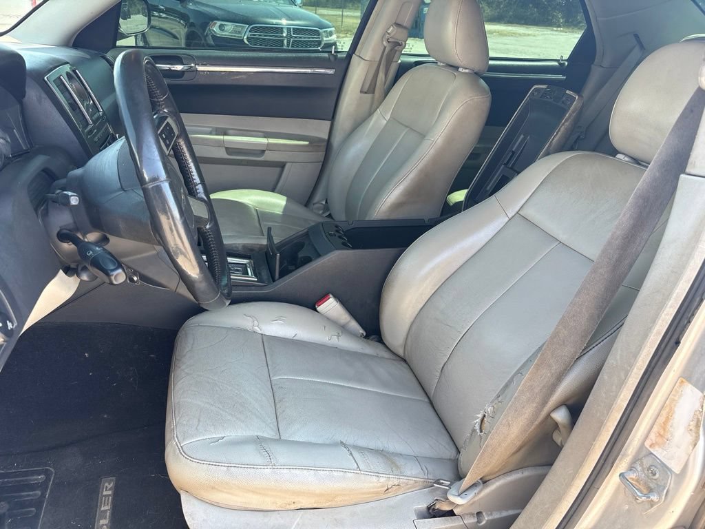 Used 2007 Chrysler 300 Touring L RWD image 2