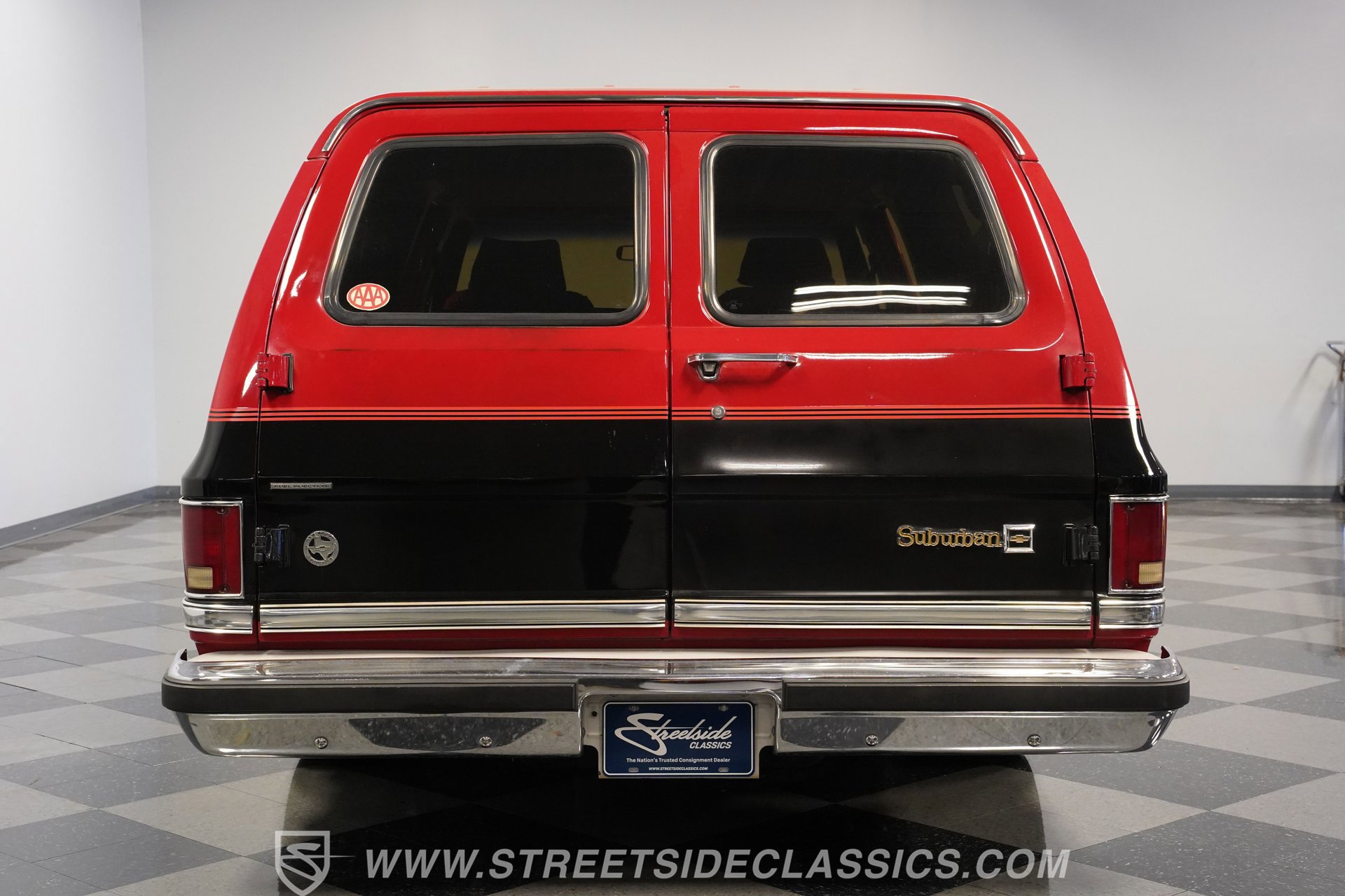 Used 1987 Chevrolet Suburban 2WD image 10