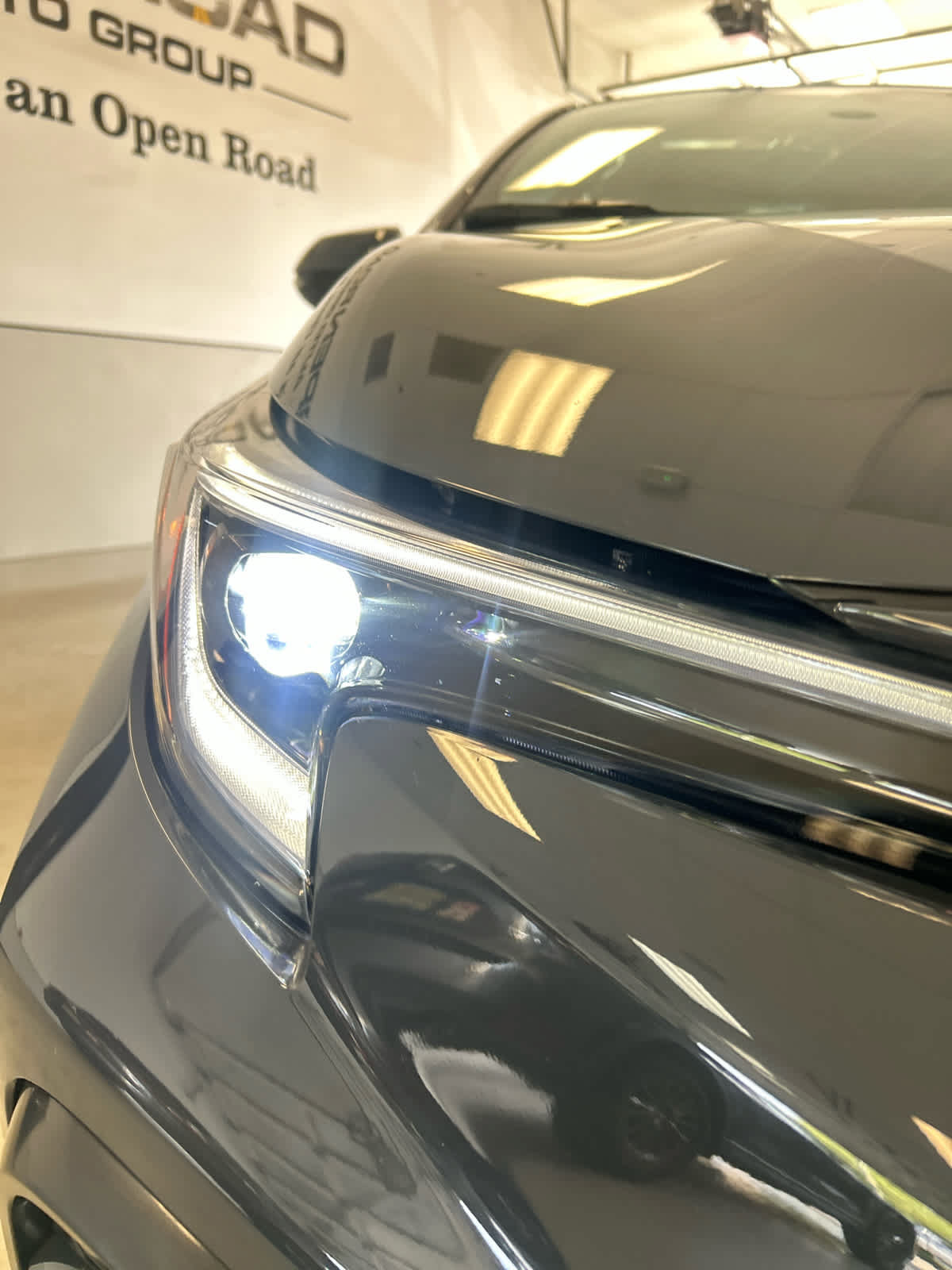 Used 2025 Toyota Corolla SE w/ SE Premium Package FWD image 9