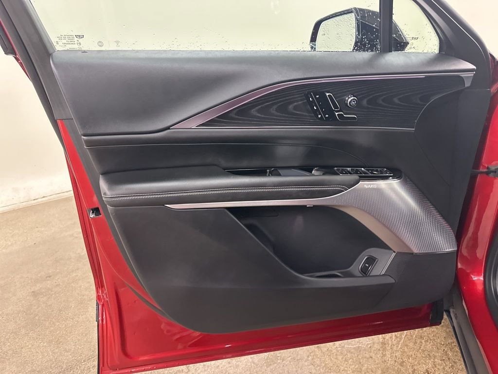 Used 2025 Cadillac Lyriq Luxury w/ LPO, Floor Liner Package AWD/4WD image 28