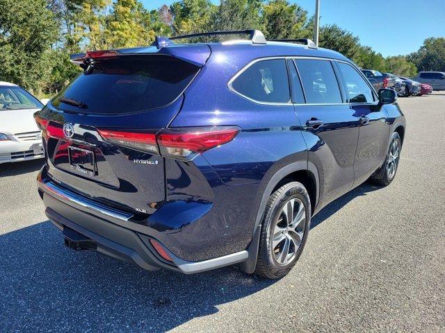 Used 2020 Toyota Highlander XLE image 4