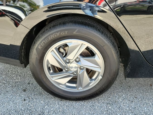 Certified 2026 Hyundai Elantra SE w/ Cargo Package FWD image 5