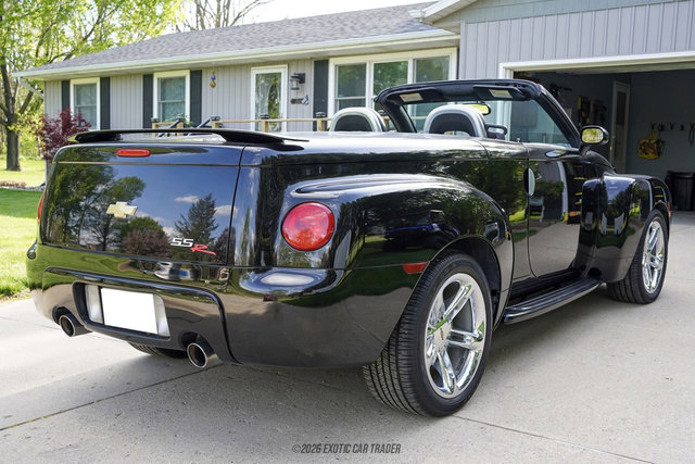 Used 2005 Chevrolet SSR w/ Preferred Equipment Group RWD image 8