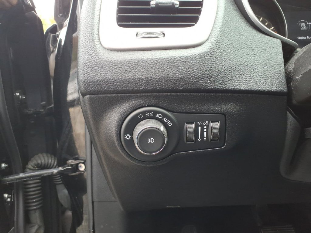 Used 2019 Jeep Compass Latitude w/ Popular Equipment Group AWD/4WD image 19