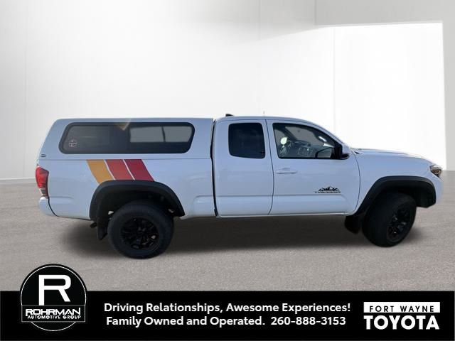 Used 2017 Toyota Tacoma TRD Off-Road image 6