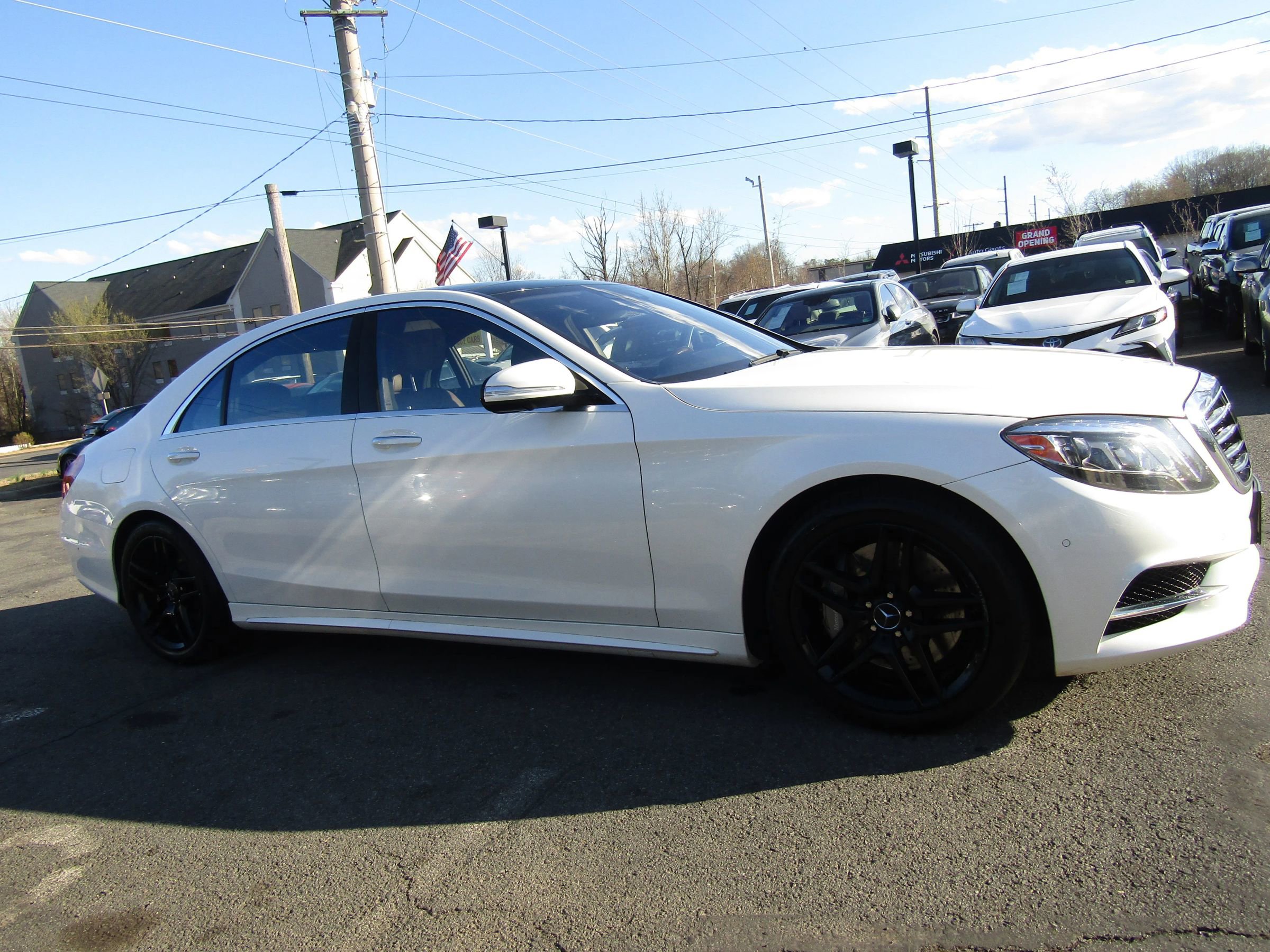 Used 2014 Mercedes-Benz S 550 Sedan w/ Sport Package w/ Sport Package image 9