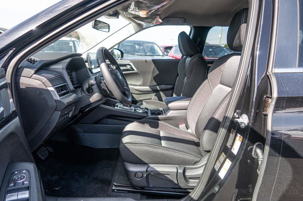 New 2024 Mitsubishi Outlander ES image 25