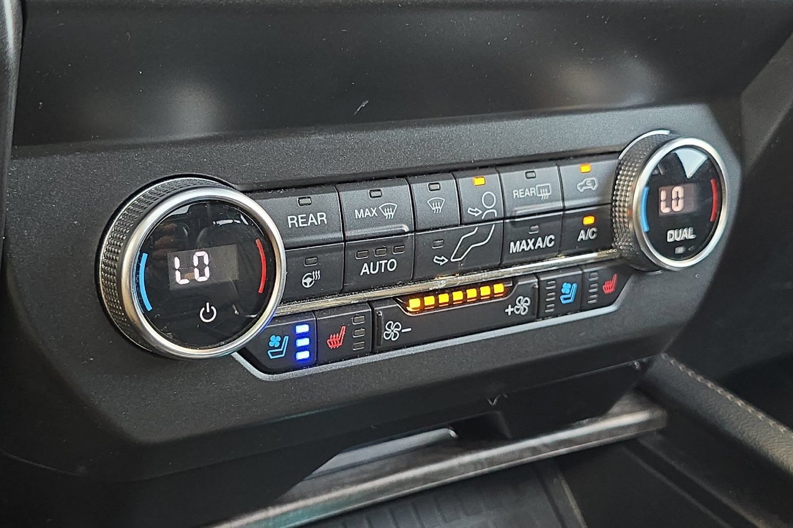 Used 2020 Ford Expedition Limited w/ Equipment Group 302A AWD/4WD image 21
