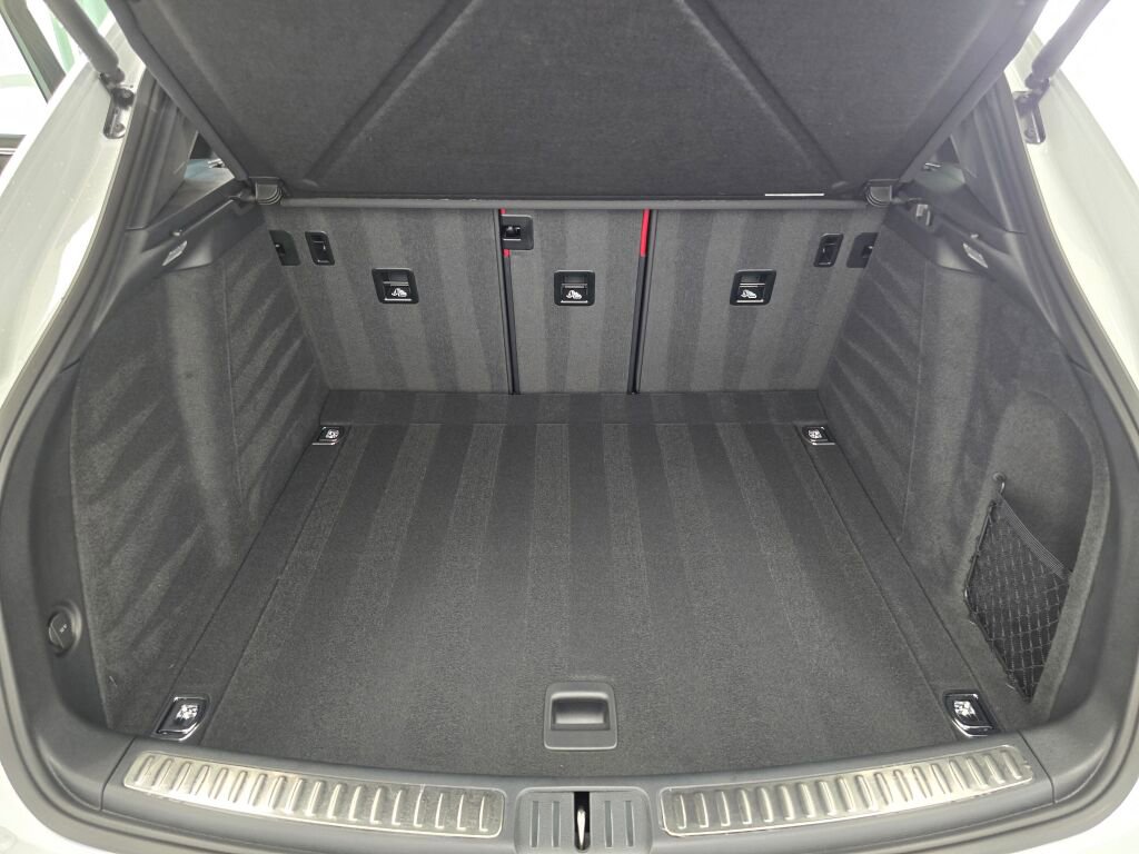 New 2026 Porsche Macan image 12