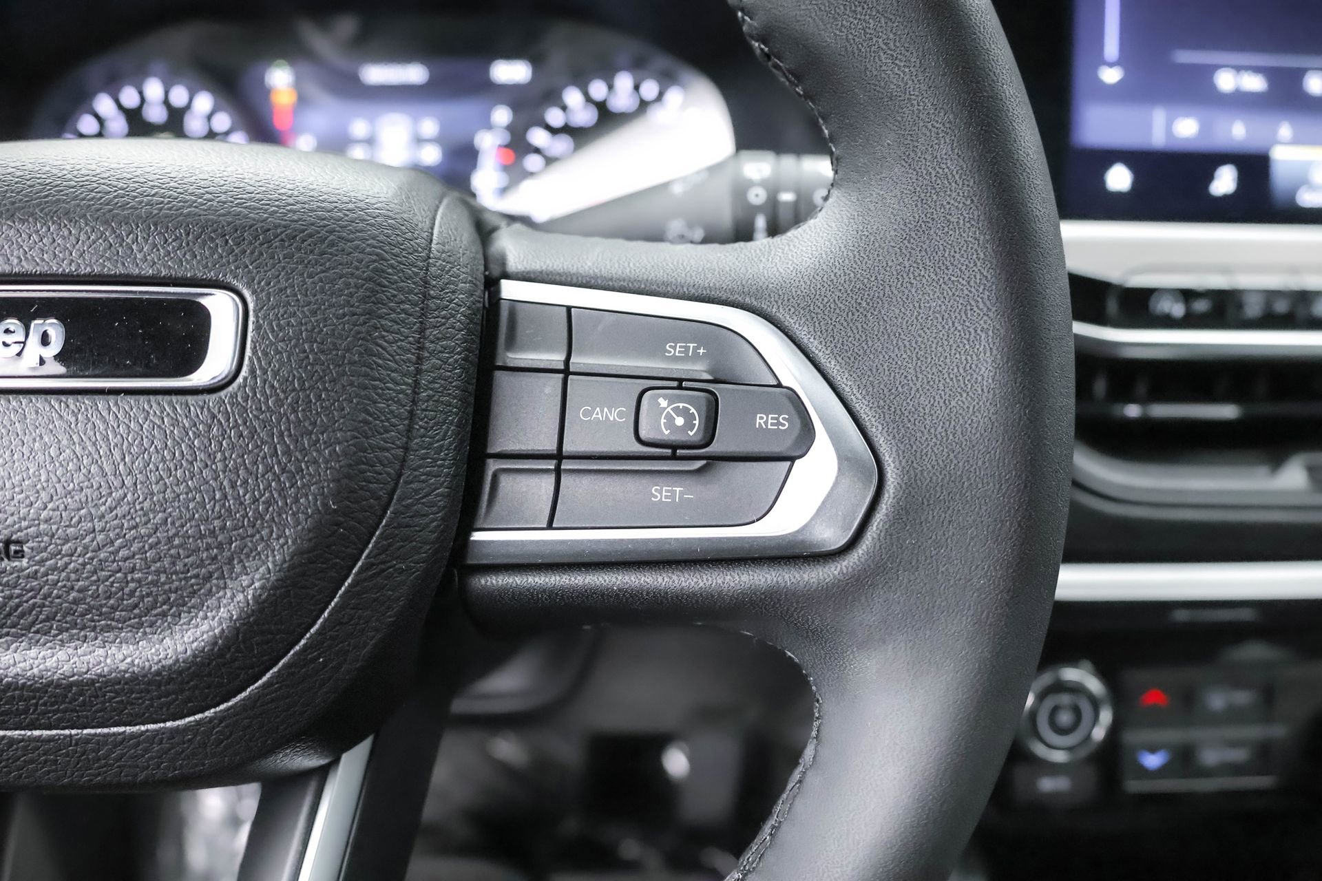 Used 2025 Jeep Compass Latitude w/ Altitude Special Edition image 27