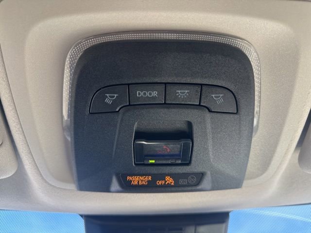 Used 2025 Toyota Corolla LE image 33