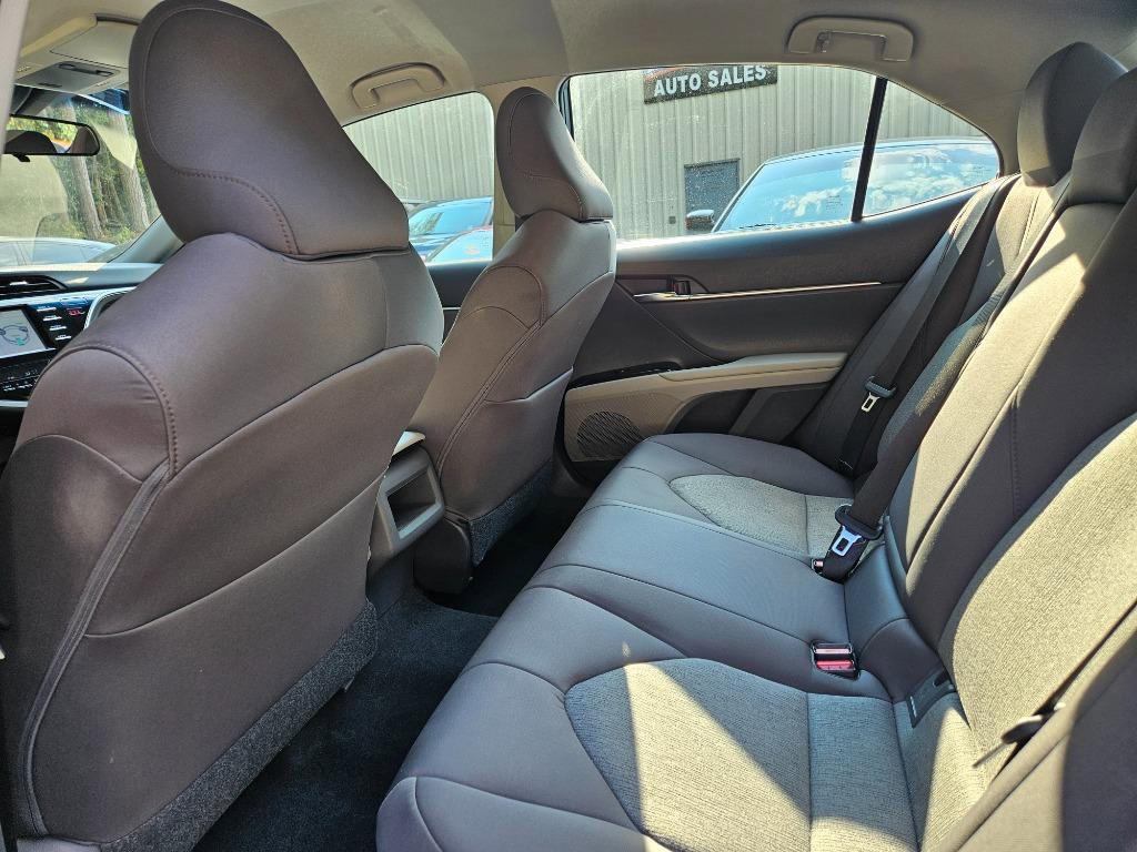 Used 2018 Toyota Camry LE image 25