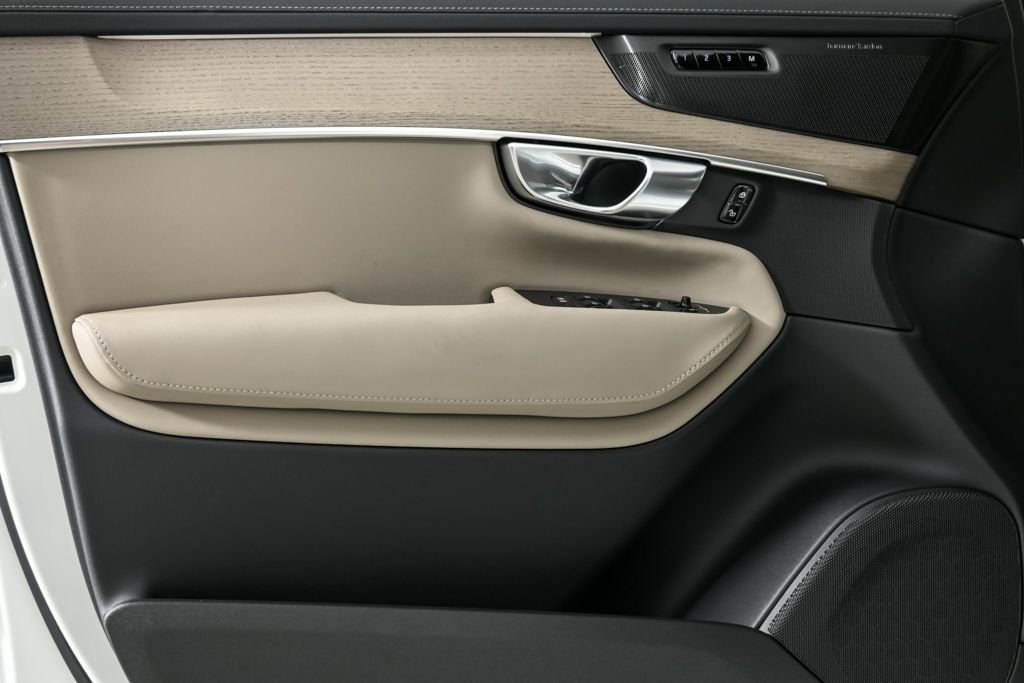 New 2026 Volvo XC90 B6 Ultra w/ Protection Package AWD/4WD image 6