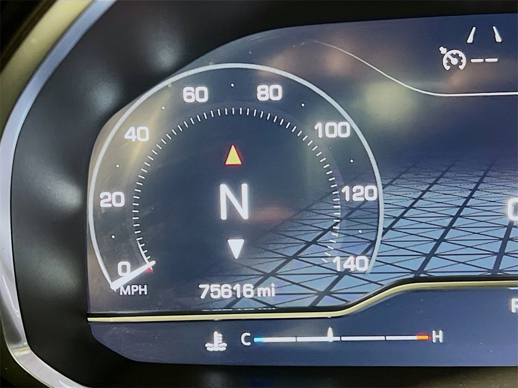 Used 2022 GMC Yukon SLT w/ SLT Premium Package image 12