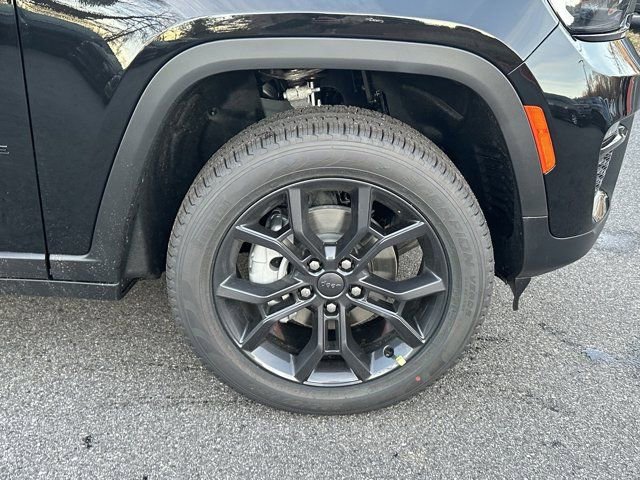 New 2025 Jeep Grand Cherokee Limited w/ Black Appearance Package image 14