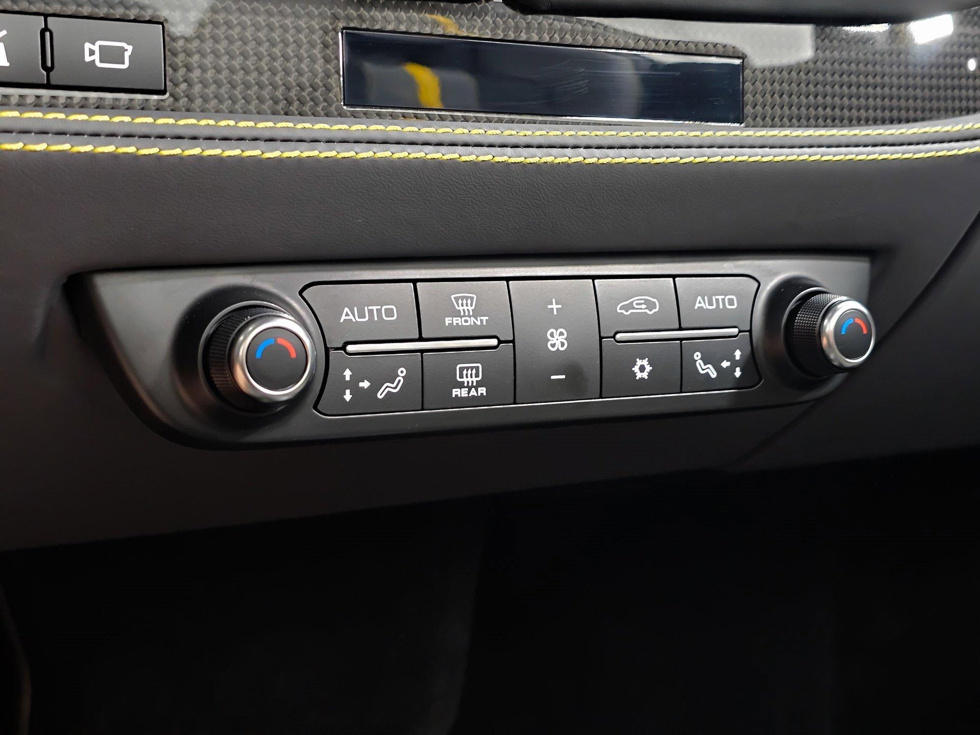 Used 2022 Ferrari F8 Tributo image 28