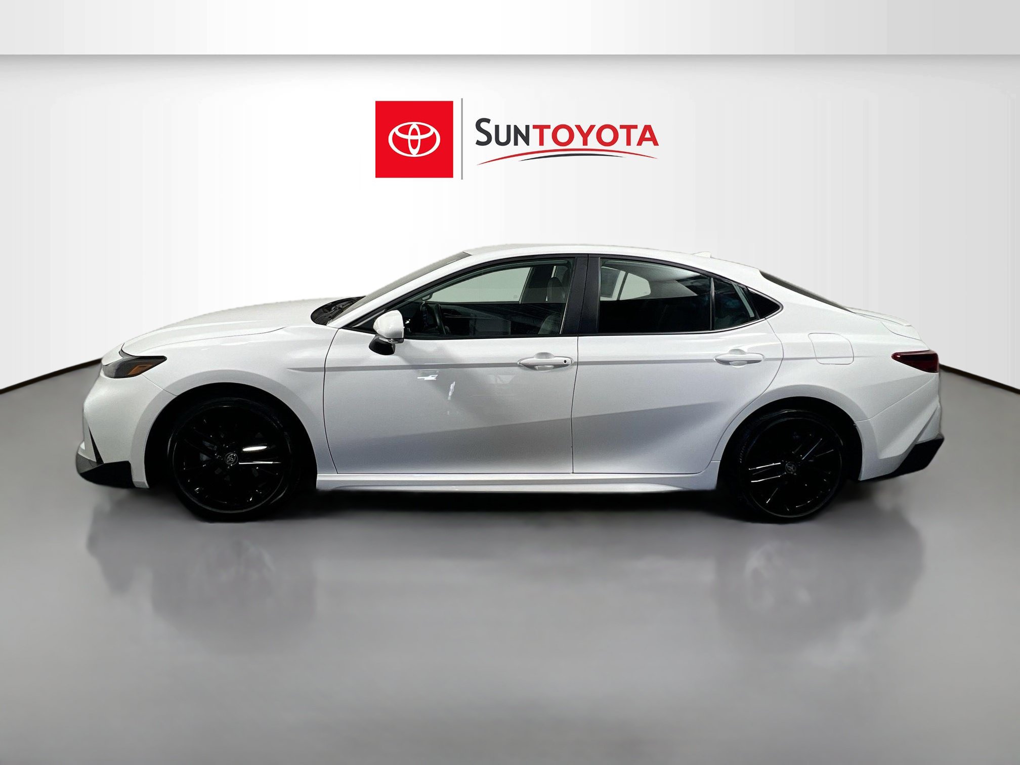 Used 2026 Toyota Camry SE FWD image 7