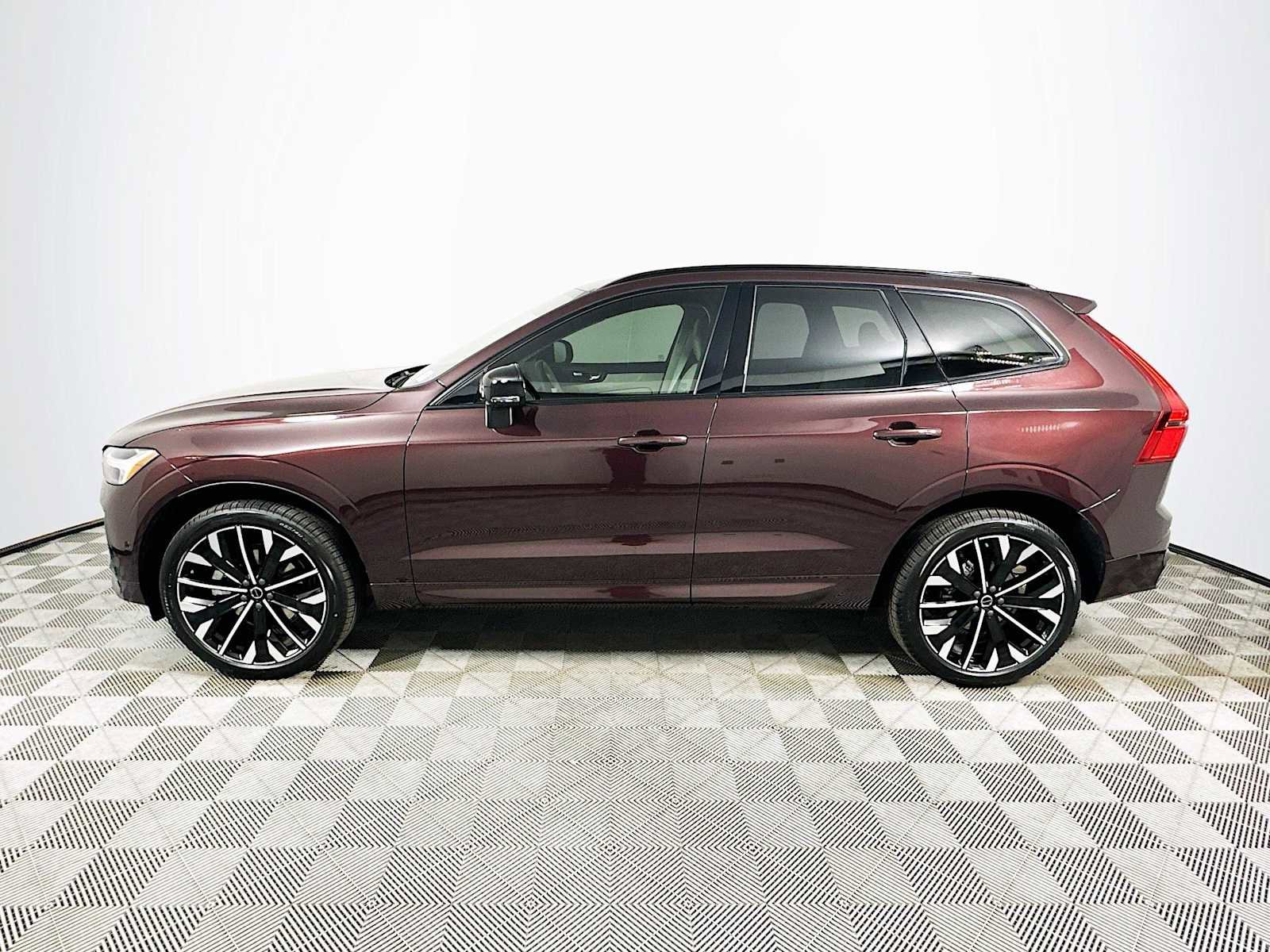 New 2026 Volvo XC60 B5 Ultra w/ Climate Package PRO AWD/4WD image 4