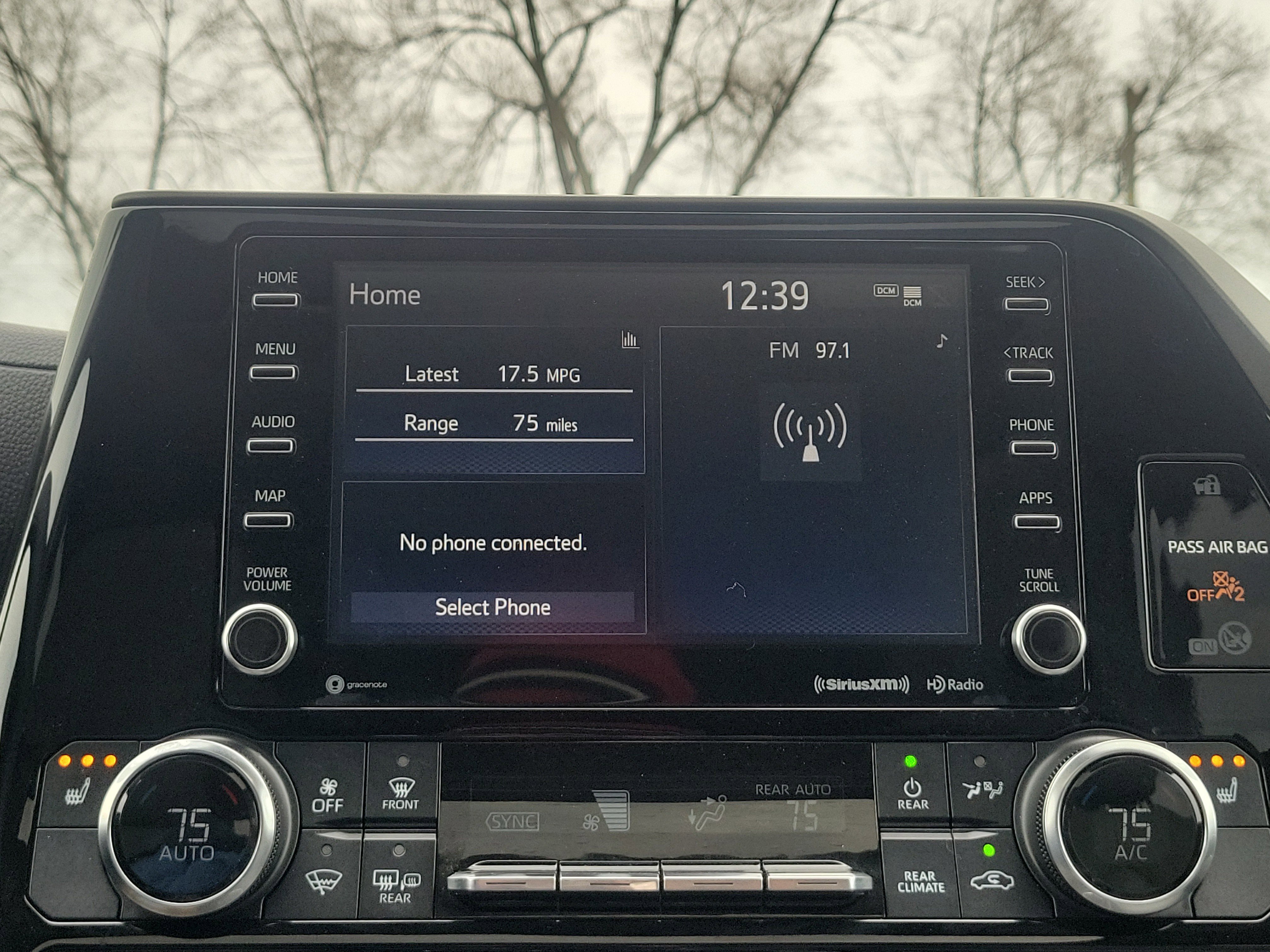 Used 2021 Toyota Highlander XLE image 29