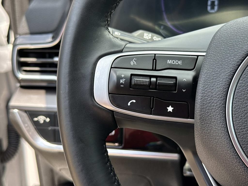 Used 2025 Kia Sportage EX FWD image 40