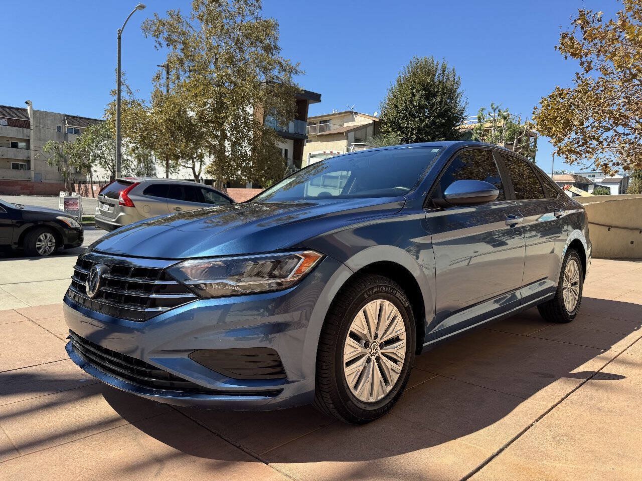 Used 2019 Volkswagen Jetta R-Line FWD image 2