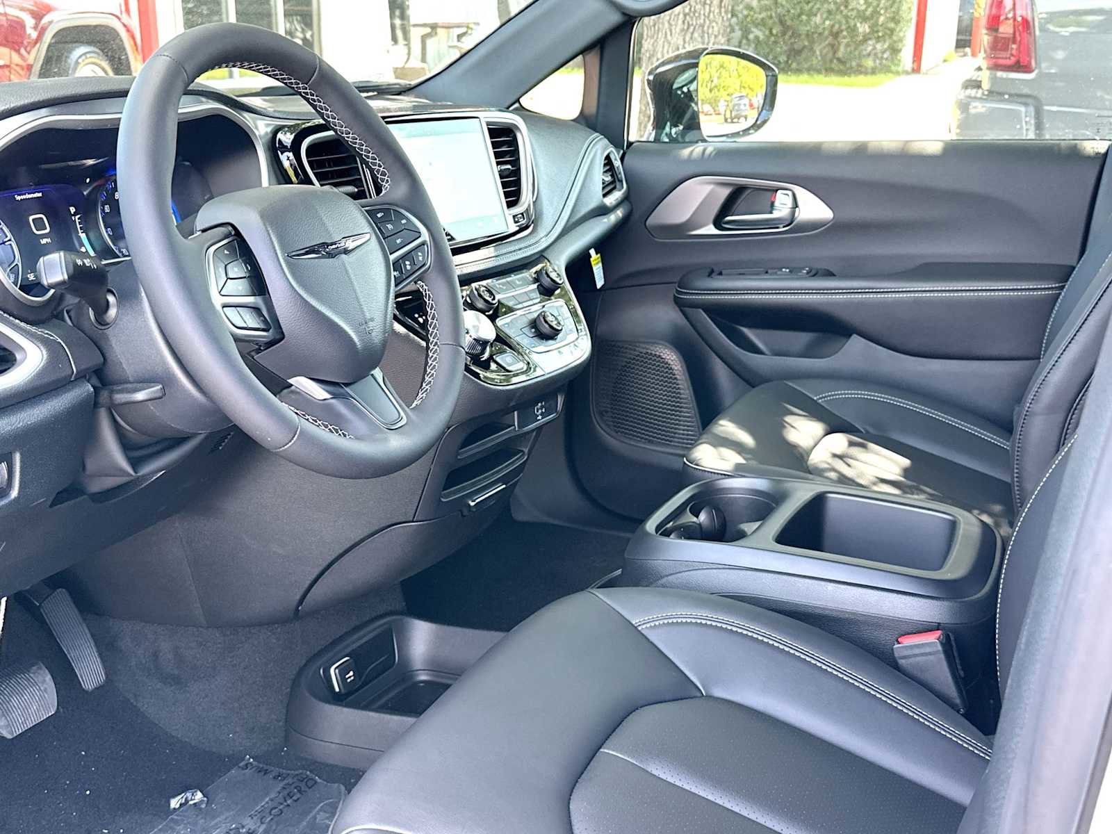 New 2026 Chrysler Pacifica Select FWD image 18