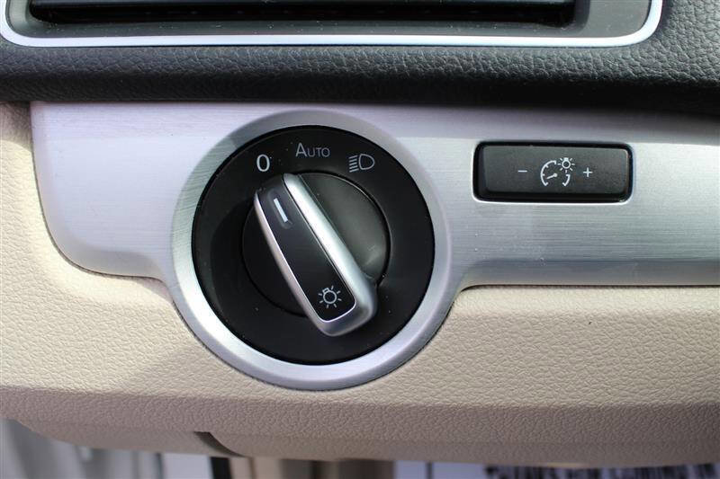 Used 2012 Volkswagen Passat 2.5 SE image 18