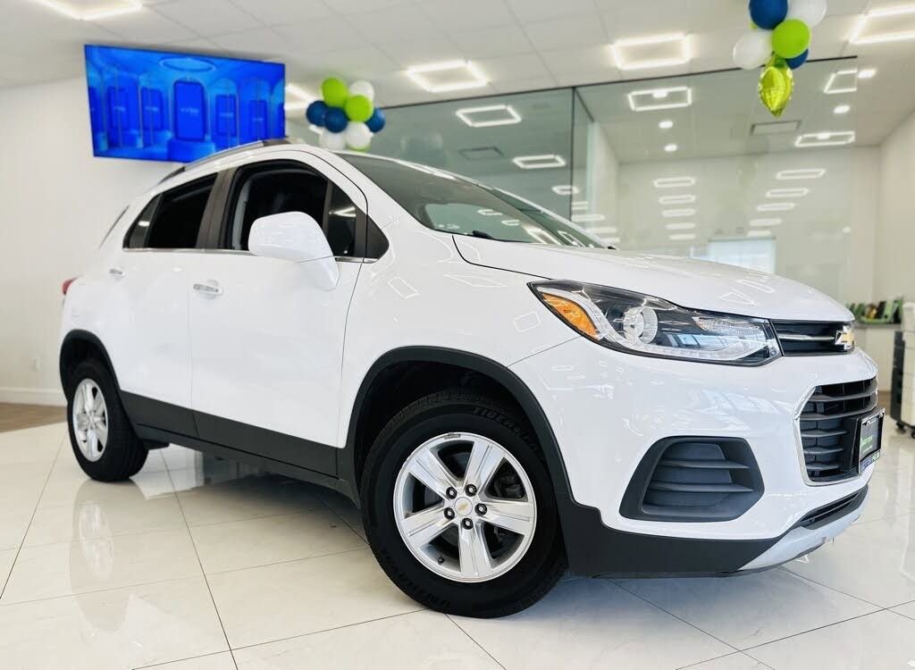 Used 2019 Chevrolet Trax LT w/ LT Convenience Package image 3