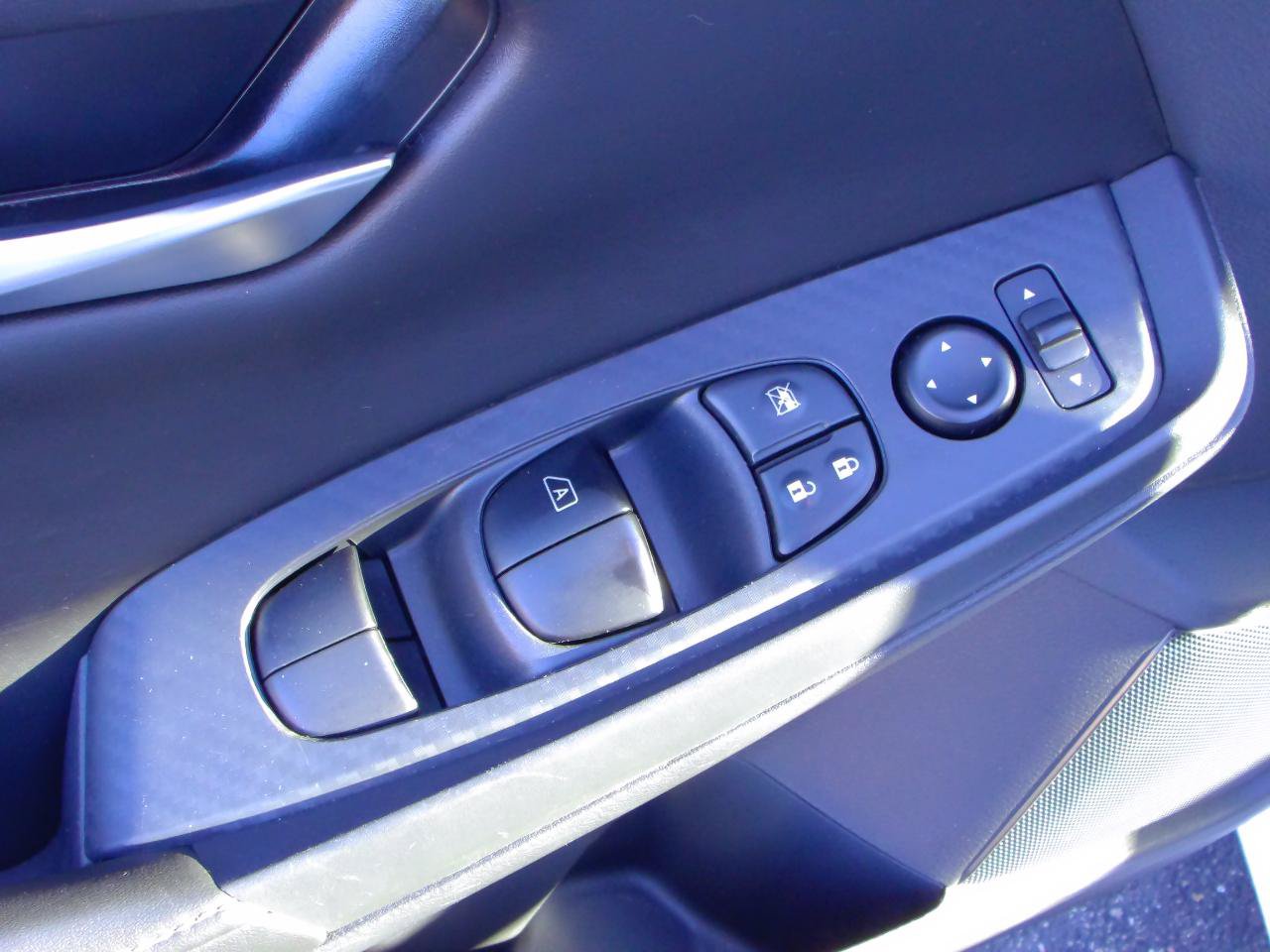 Used 2025 Nissan Sentra SV FWD image 13