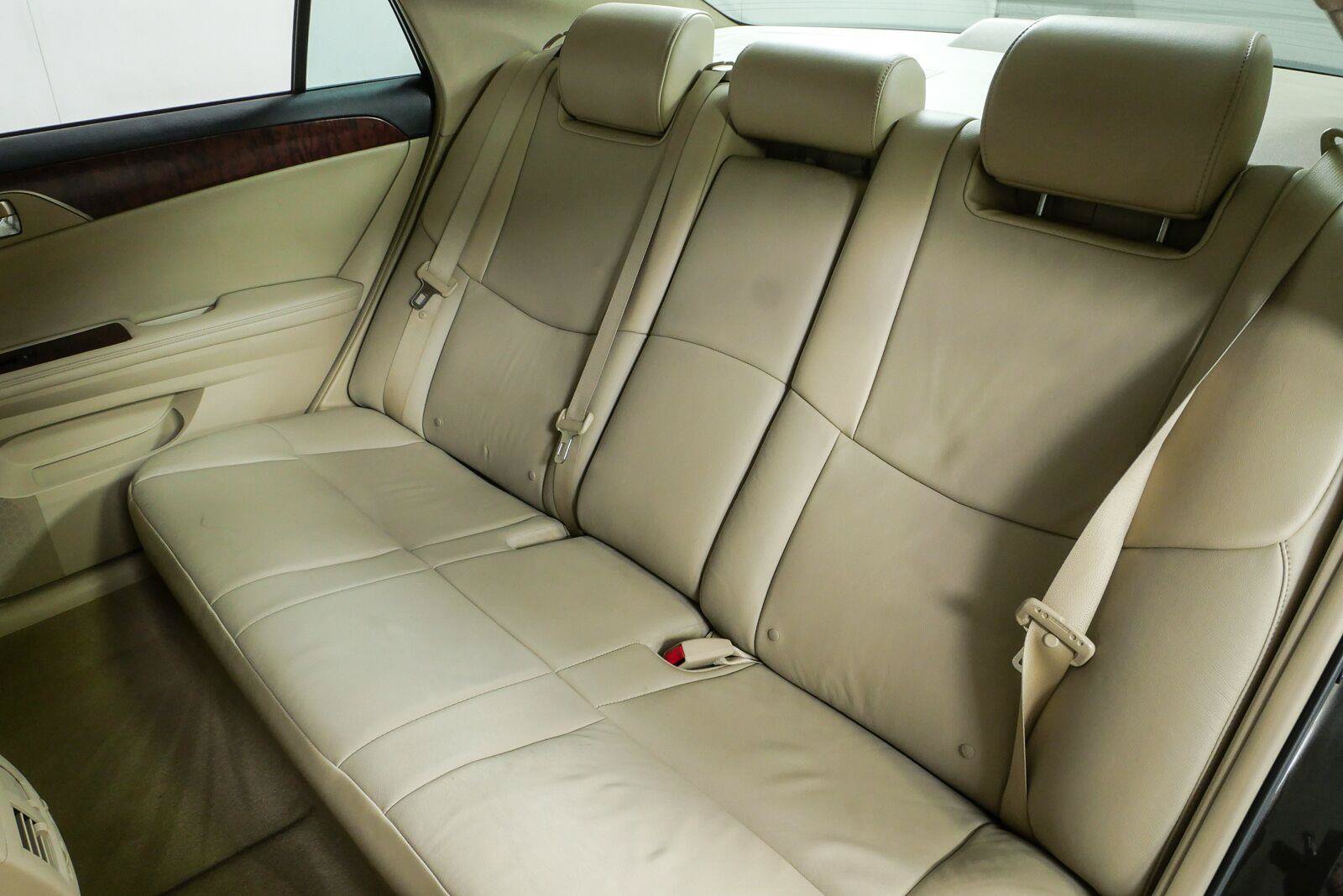 Used 2011 Toyota Avalon FWD image 16