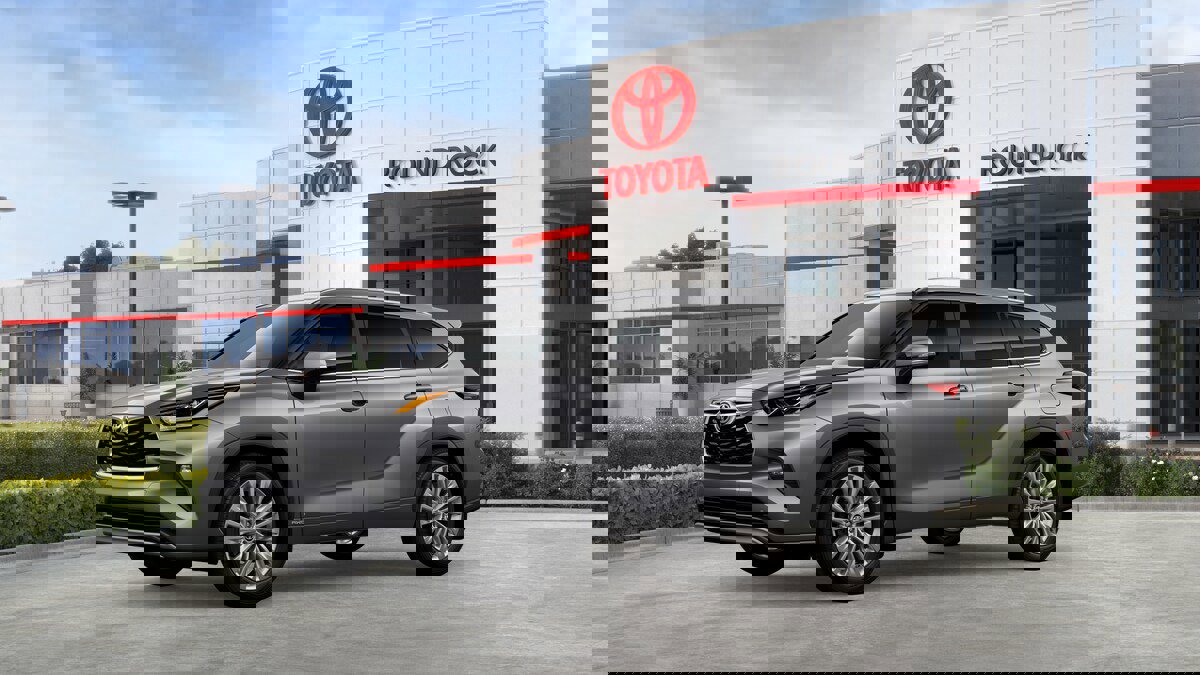 New 2026 Toyota Highlander Platinum image 2