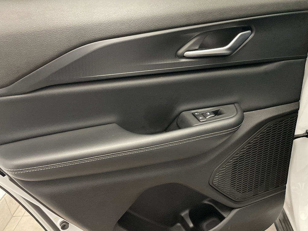 Used 2024 Jeep Grand Cherokee Altitude image 32