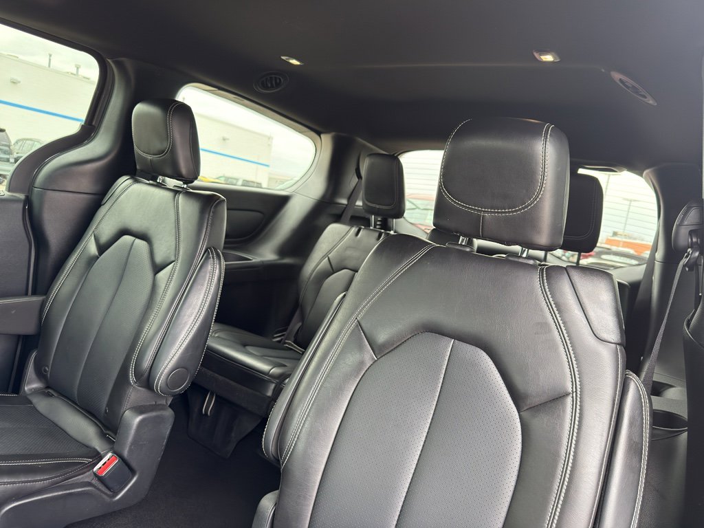 Used 2025 Chrysler Pacifica Select image 31