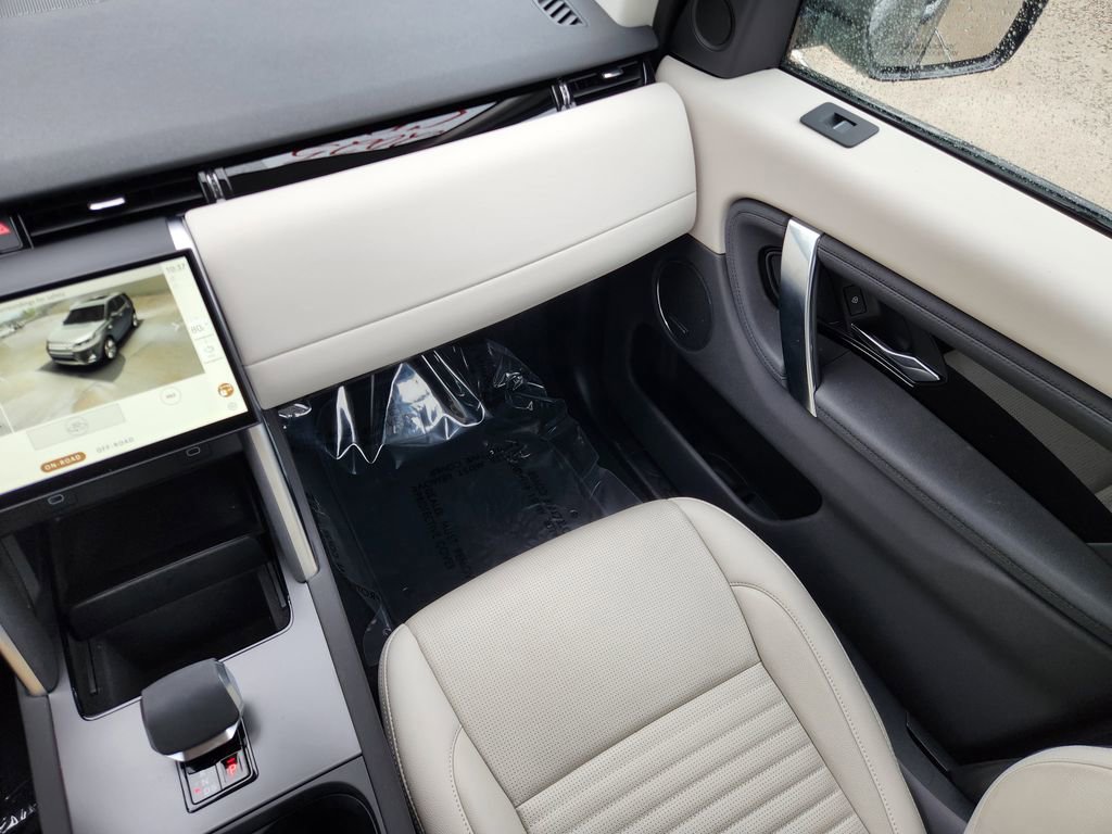Used 2025 Land Rover Discovery Sport S image 33