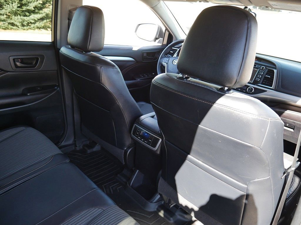 Used 2016 Toyota Highlander Plus AWD/4WD image 50