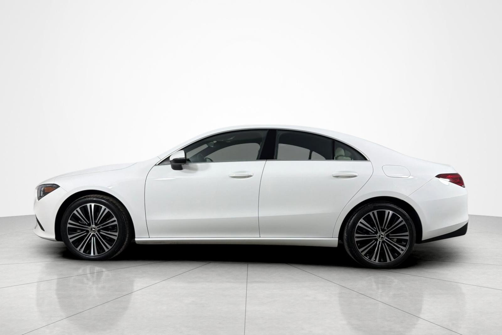 Used 2023 Mercedes-Benz CLA 250 image 2