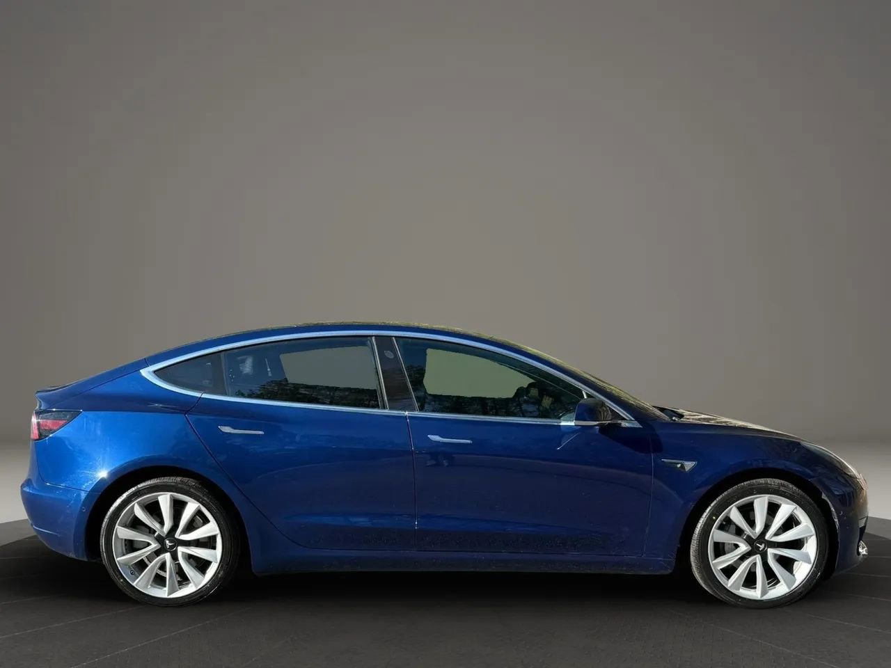 Used 2018 Tesla Model 3 Mid Range image 7