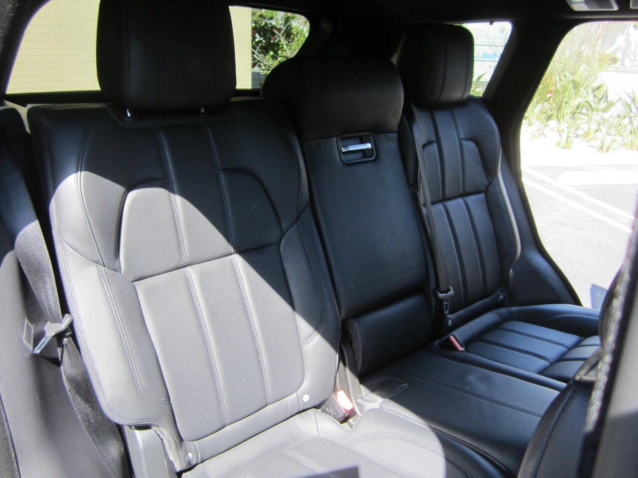 Used 2017 Land Rover Range Rover Sport HSE image 16