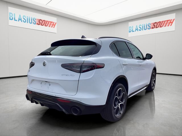 Used 2024 Alfa Romeo Stelvio Veloce image 3